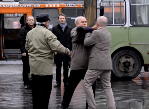 Львовская интеллигенция устроила драку во время исполнения гимна Украины