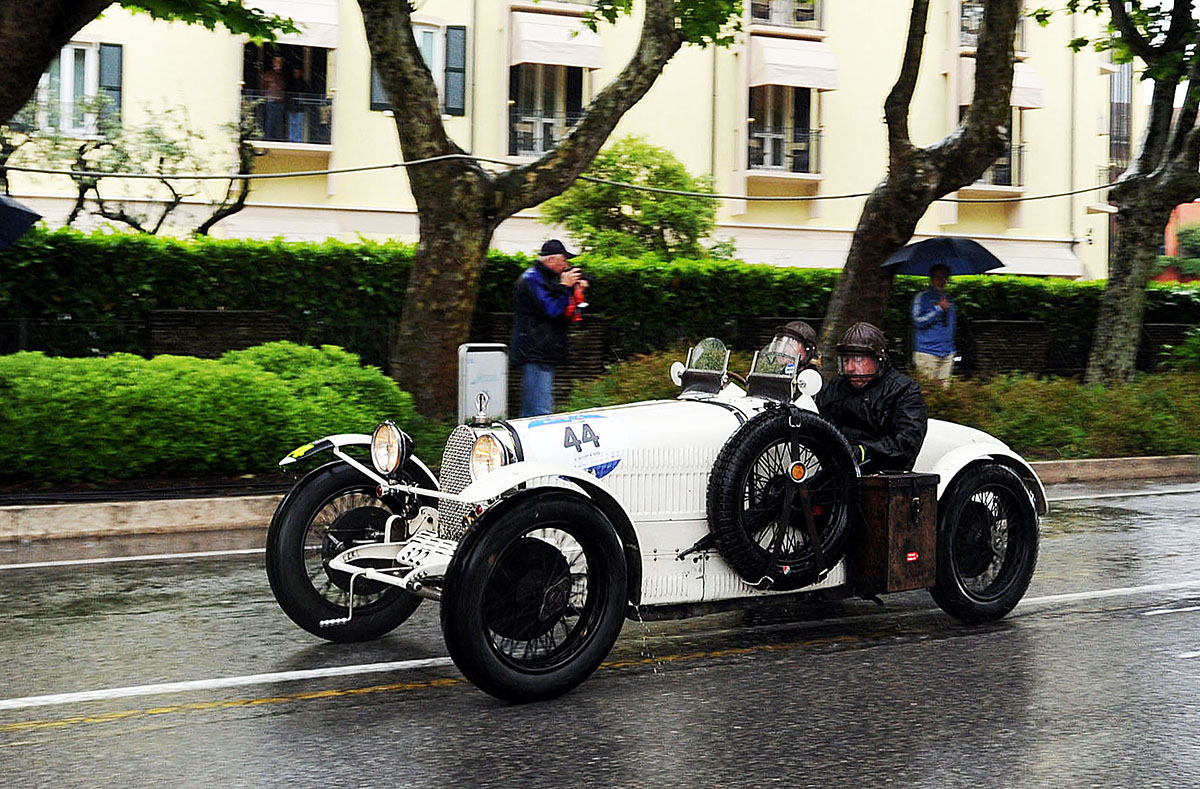 1000 миля гонка. Гонка 1000 миль в Италии. 1000 Miglia гонка. Mille Miglia Custom Bike. Monza 1000 миль.