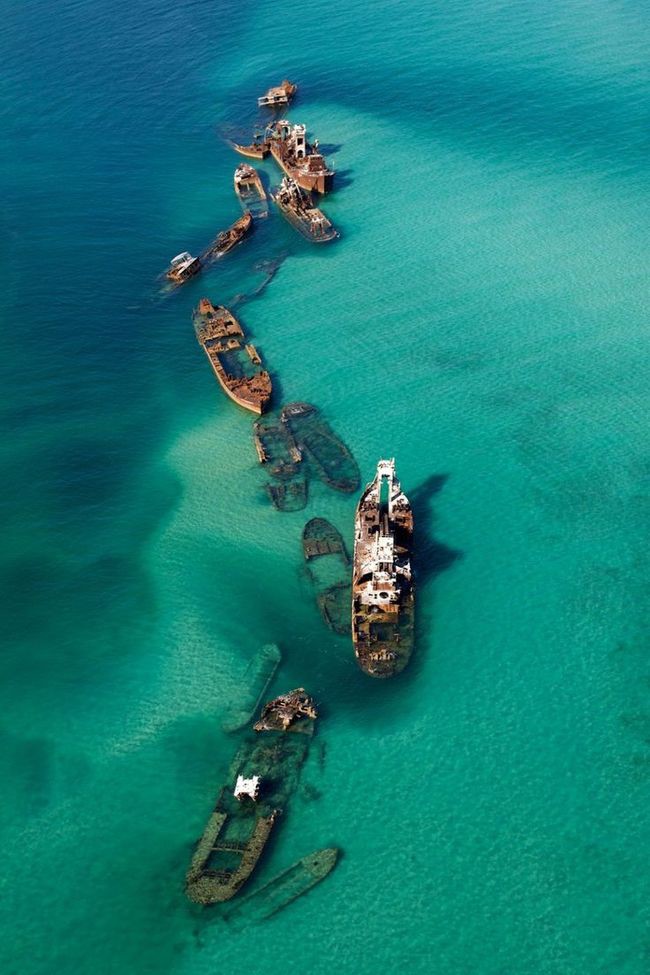 Гниющее корабли вблизи Бермудского треугольника заброшенное, природа, разрушение, цивилизация