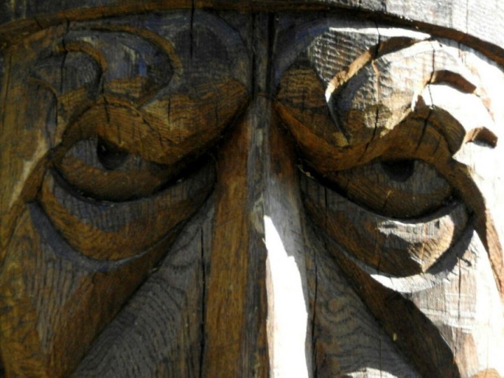 Каратели «Азова» установили в Мариуполе идол Перуна