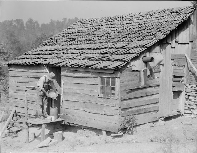 Великая депрессия: трудная жизнь в США 1930-х жизнь, Льюис, горах, людей, пострадавших, засухи, страны, Позже, получил, поручение, задокументировать, восточного, отправили, Теннесси, общей, сложности, сделал, более, работ, которые