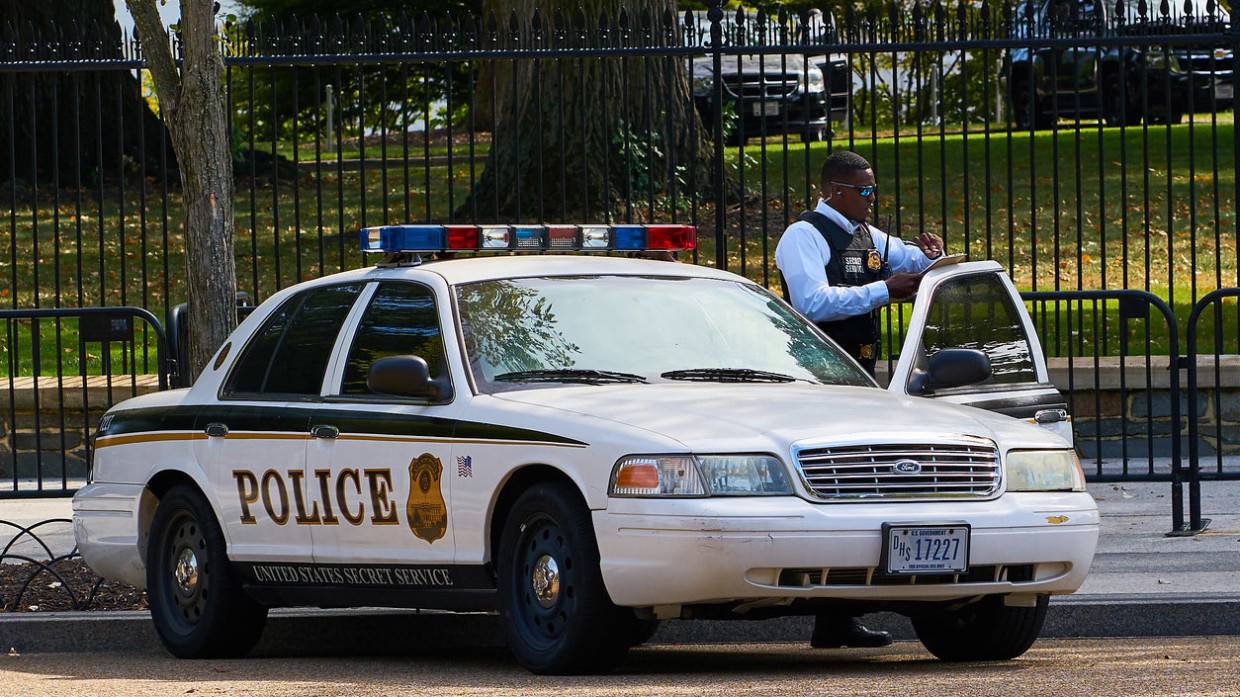 Вооруженный автоматом мужчина взял заложников в Индианском университете США