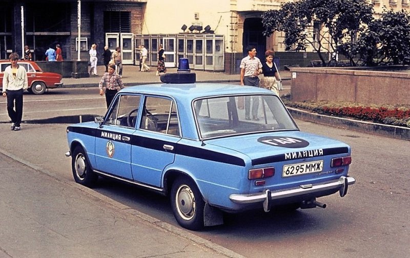 Вот почему машины милиции СССР красили в желтый! Вот почему машины милиции СССР красили в желтый!