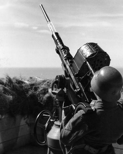 Использование трофейных немецких 20-мм зенитных автоматов Использование трофейных немецких 20-мм зенитных автоматов оружие