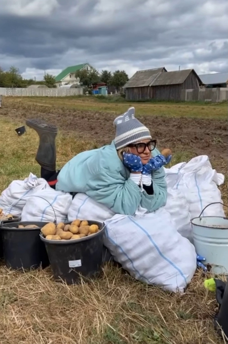 Виктория Шелягова свозила Екатерину Варнаву, Иду Галич, Яна Яновского и других друзей "на картошку" Виктория Шелягова свозила Екатерину Варнаву, Иду Галич, Яна Яновского и других друзей "на картошку" Новости