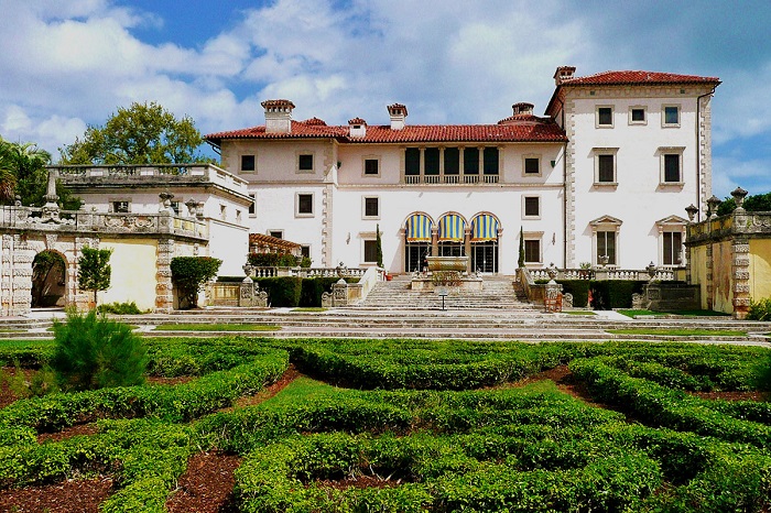 Музей и красивейший сад, вилла богатейшего испанского конкистадора в Майами.