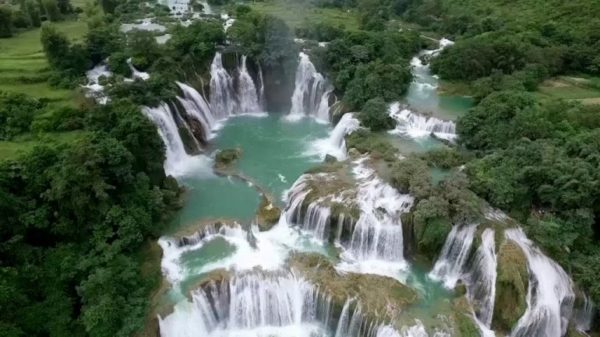 Водопад Дэтянь потрясающая красота природы