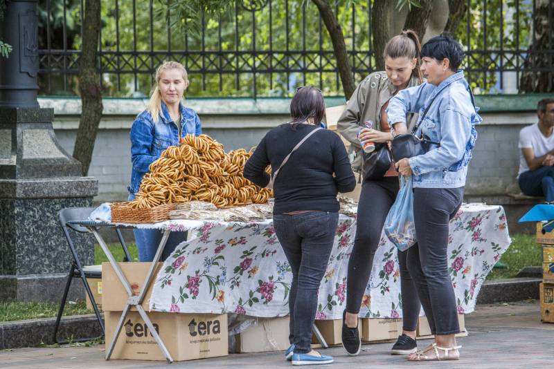 Записки Колорадского Таракана. Одинокий Чебурашка с мегафоном в ночи… украина