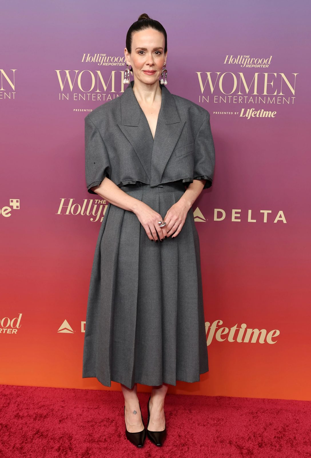 За лидерство и справедливость: Дакота Джонсон, Голди Хоун и Дженнифер Лопес