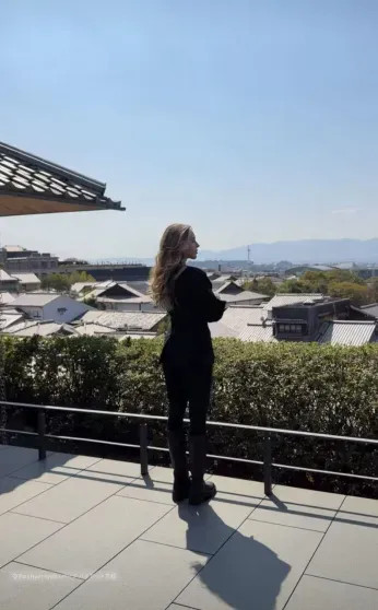 Курс на Восток: Ксения Собчак, Полина Киценко и Аврора Киба проводят время в Китае, а девушка Павла Дурова посетила Токио АхалаяАнка, Вавилова, Собчак, ЮнусоваАнна, ТокиоЮлия, КиценкоПолина, ШанхаеАврора, девушка, ШанхаеКсения, ТокиоАврора, ШанхаеЮлия, СобчакКсения, Ксении, ШанхаеФото, Российские, ШанхаеДарья, Basel, искусства, современного, ярмарок