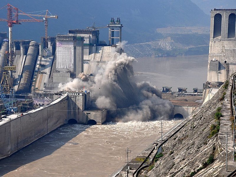 ГЭС Сянцзяба на реке Цзиньша обошлась Китаю в 6,3 млрд долларов, а ее установленная мощность — 6448 МВт (почти в восемь раз больше, чем Плявиньской ГЭС) в мире, деньги, китай, красота, стройка