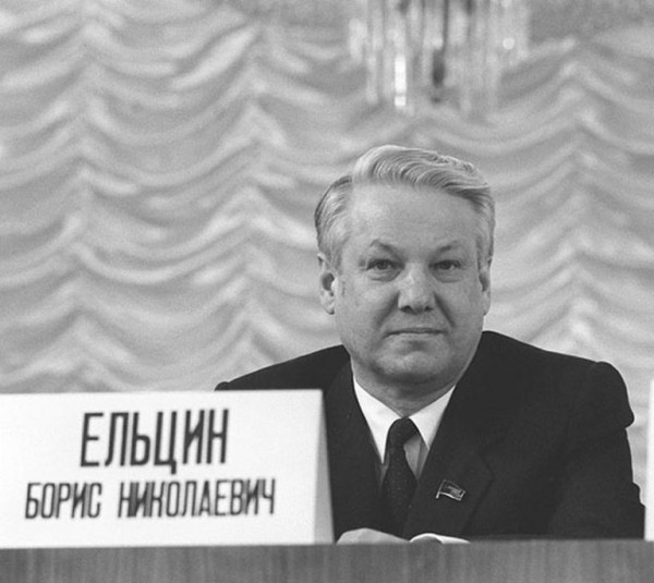 «Кровавое братание Ельцина»: с кем его проводил первый президент России?