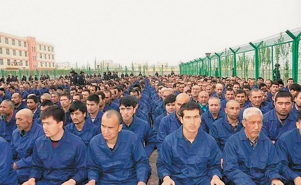 Уйгуры в "лагере перевоспитания". wunroll.com