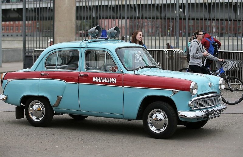 Вот почему машины милиции СССР красили в желтый! Вот почему машины милиции СССР красили в желтый!