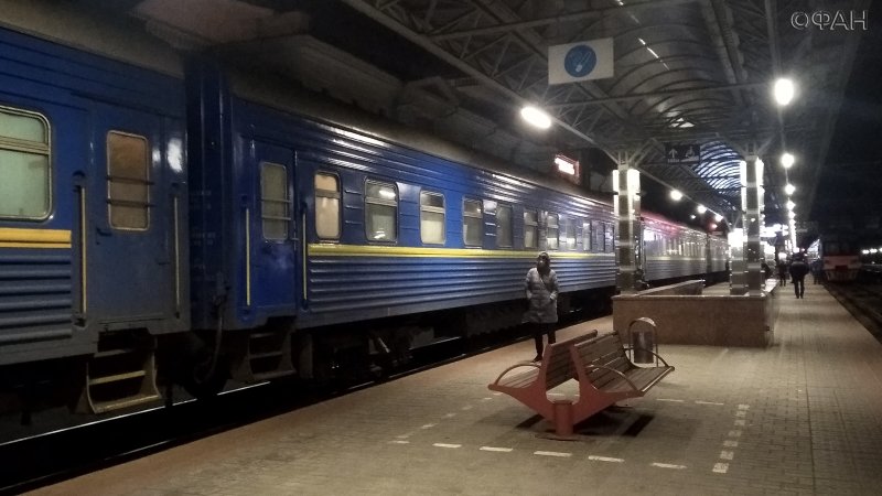 Ужасы украинских поездов: «зайцы», водка, грязь и контрабанда
