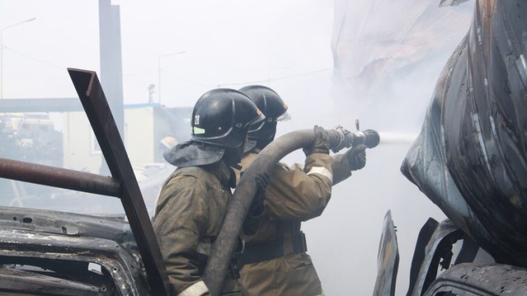 Пожарные локализовали возгорание на складе с алкоголем в приморском Артеме