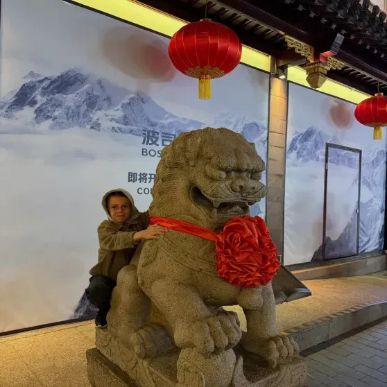 Виктория Лопырёва исполнила мечту и показала кадры из Китая с сыном