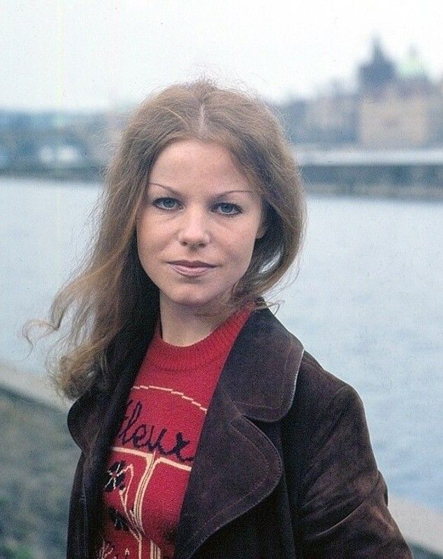 Вспоминаем «Златовласку» из любимой сказки детства и актрису, исполнившую эту роль Котрбова, Йорга, стала, лошадей, больше, купила, очень, актрисы, после, сбережения, исполнила, сироты, девочки, любила, волосами, актриса, золотыми, киносказке, Йорги, героиней