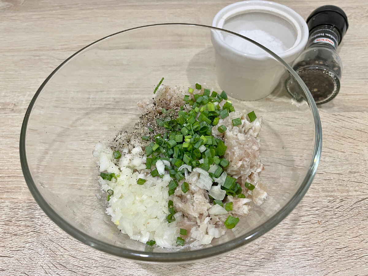 С мясом на пышном тесте - этот пирог заменит собой целый обед. "Чуду" станет любимым блюдом с первого кусочка, а приготовить его совсем просто.-7