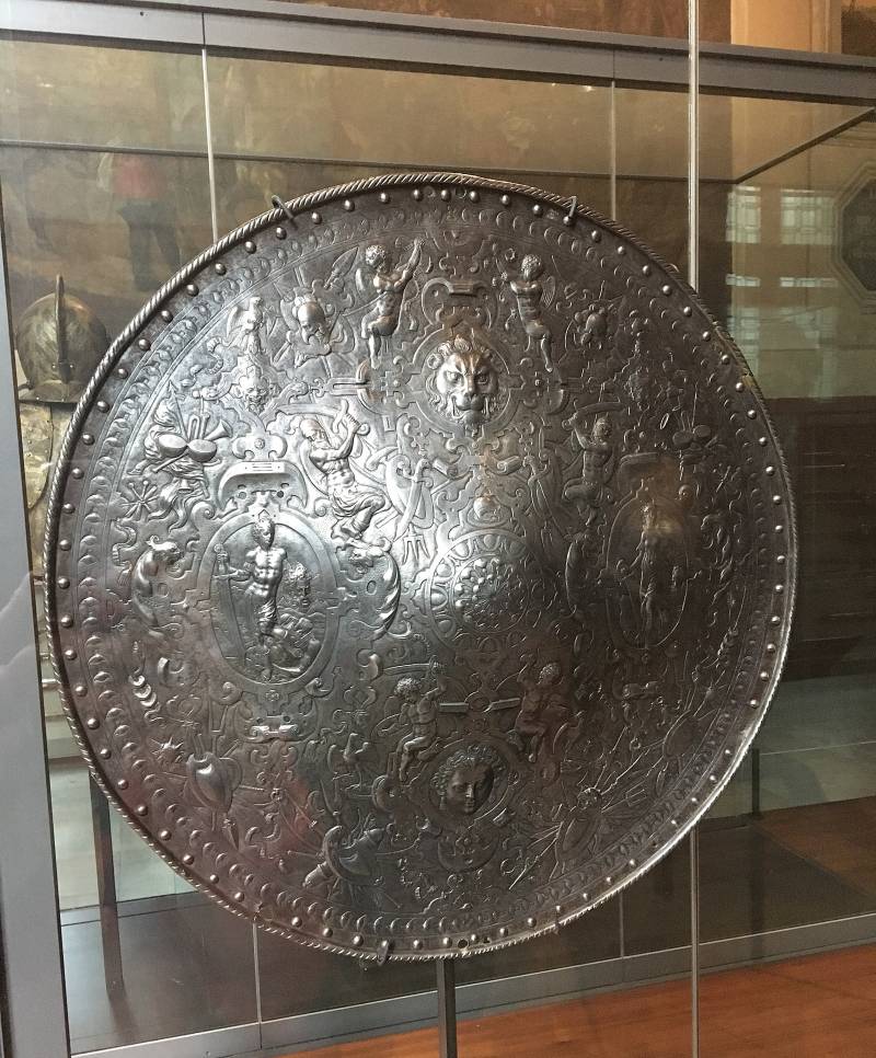 Доспехи подлинные и доспехи поддельные Доспехи подлинные и доспехи поддельные история