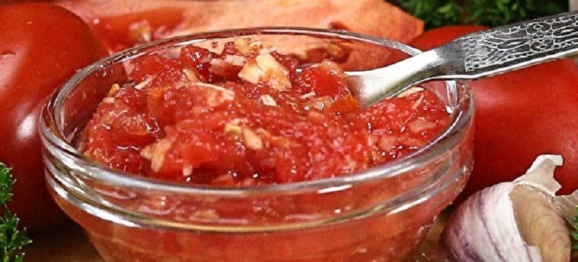 Горлодер из помидоров с чесноком: закрываем вкусняшки на зиму