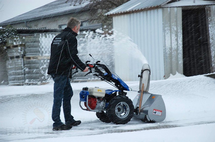 мотоблок с навесным оборудованием для уборки снега