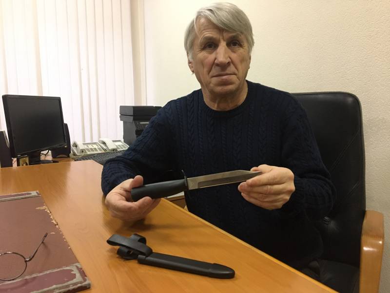 И чёрный нож вонзил в фашиста И чёрный нож вонзил в фашиста оружие