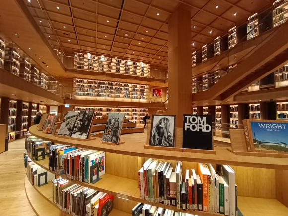 Библиотека в культурном центре Ататюрка