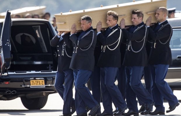 Нидерланды встретили жертв авиакатастрофы над Донецком 