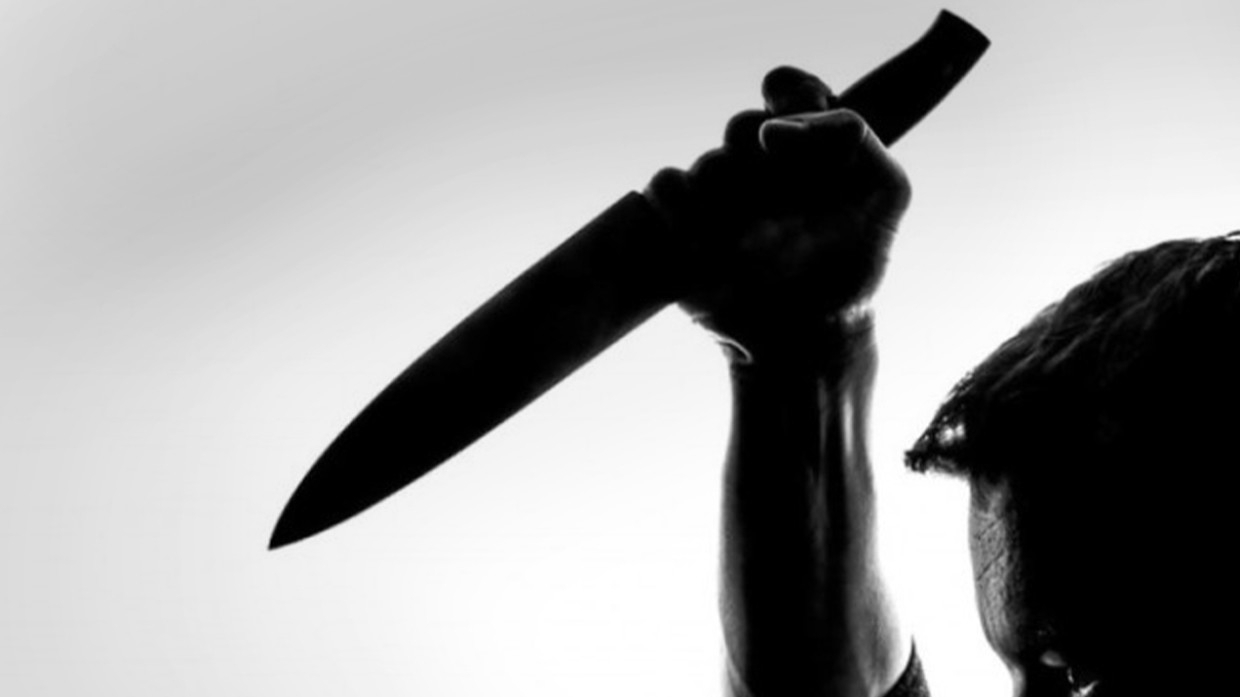 Юноша во время игры пырнул восьмилетнего брата ножом в живот