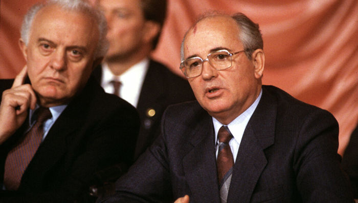 Для чего Горбачёв подарил США часть акватории СССР в северных морях после, Россией, Соглашения, линии, Беринговом, морских, между, исключительной, части, граница, Штаты, морской, договор, границы, экономической, Соглашение, подписания, получили, территорию, Штатами
