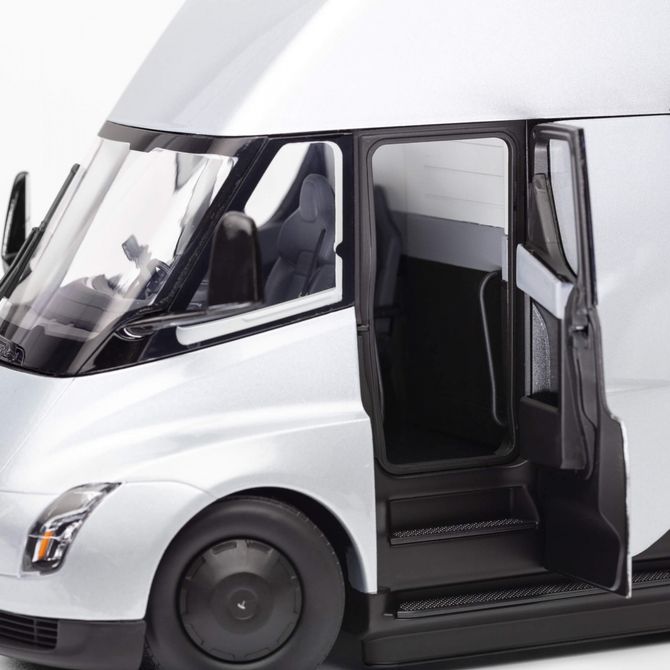 Электрический тягач Tesla Semi – уже в продаже Tesla Semi