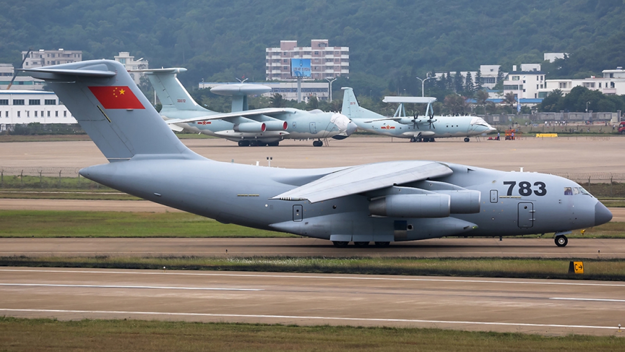 Военный самолет Китая