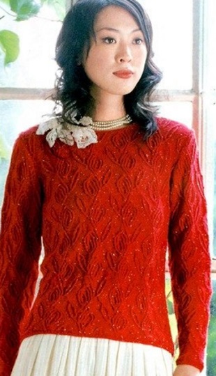 Пуловер с розами спицами