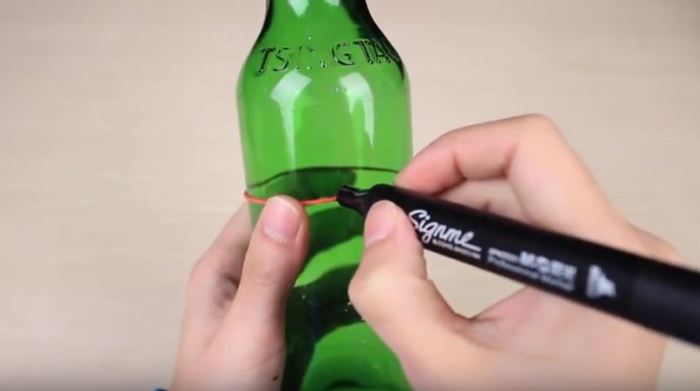 Как проткнуть стеклянную бутылку гвоздем, чтобы она не треснула и не лопнула Как проткнуть стеклянную бутылку гвоздем, чтобы она не треснула и не лопнула мастер-класс,полезные советы