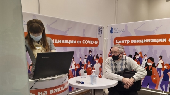 Врач-вирусолог объяснил, что делать заболевшим после первой прививки от коронавируса