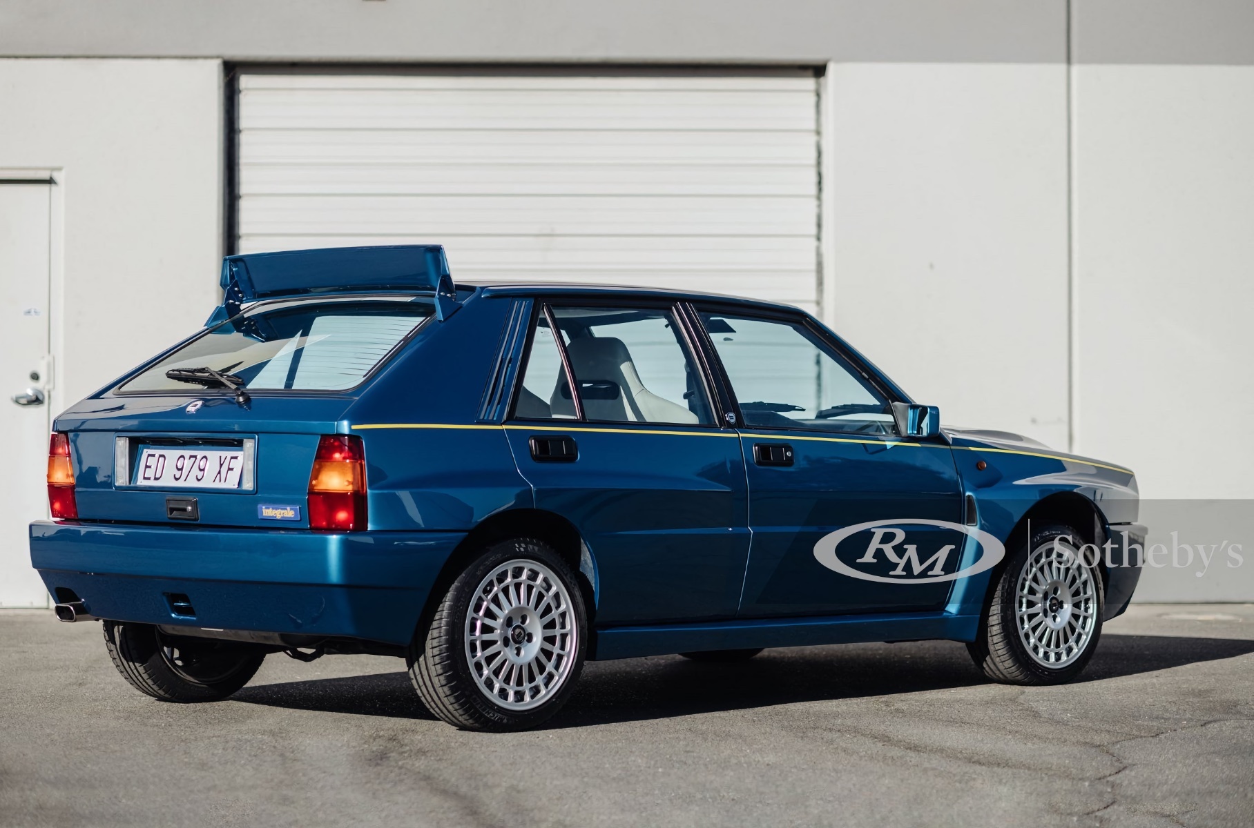 Редкую синюю Lancia Delta продадут на аукционе Новости