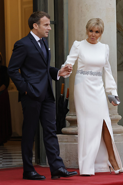 Моника Беллуччи, миллиардеры Франсуа-Анри Пино и Бернар Арно и другие встретились с президентом Франции Эммануэлем Макроном Светская жизнь