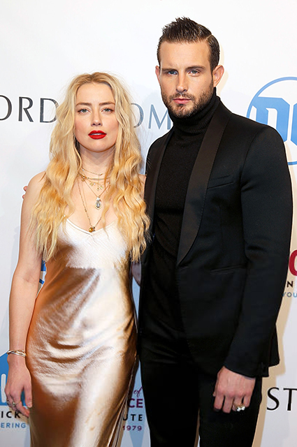 Эмбер Херд получила награду за активную поддержку ЛГБТ-сообщества Эмбер Херд получила награду за активную поддержку ЛГБТ-сообщества Звездный стиль