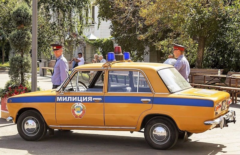 Вот почему машины милиции СССР красили в желтый! Вот почему машины милиции СССР красили в желтый!