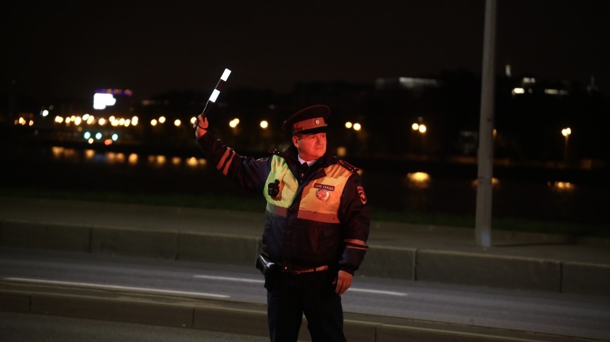 Autonews: инспекторы ГИБДД перешли к жестким мерам за шторки и каркасные сетки