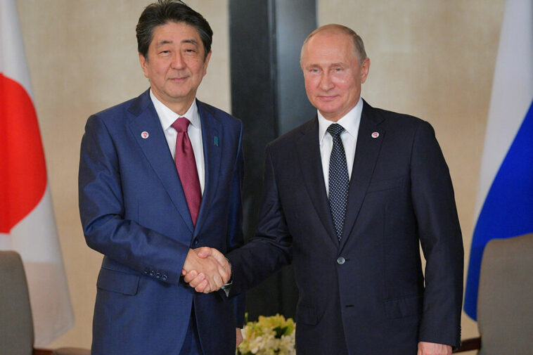 Умер Синдзо Абэ: что он значил для Японии и России