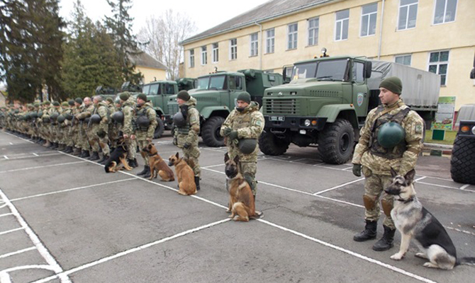 Охрану украинской границы со Словакией экстренно усилили собаками