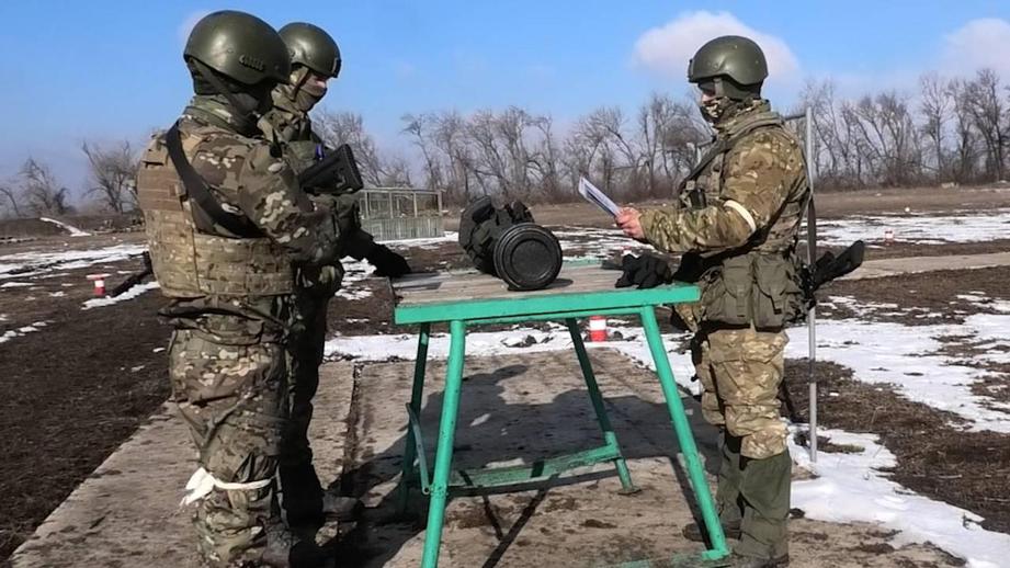 Бойцы Народной милиции ДНР изучили и провели учения с отбитыми у ВСУ гранатомётами западного...