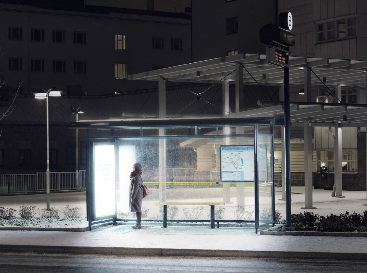 На остановке общественного транспорта подростки нецензурно. Умео Швеция остановка. Остановки общественного транспорта в Швеции. Освещение остановок. Остановка с подсветкой.