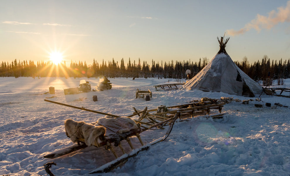 Жизнь коренных народов Севера зимой. На улице минус 50, но мороз как будто не замечают