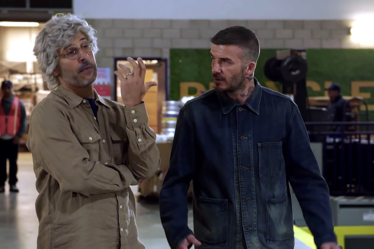 Джеймс Корден феерично разыграл Дэвида Бекхэма накануне открытия его статуи: видео дня Джеймс Корден феерично разыграл Дэвида Бекхэма накануне открытия его статуи: видео дня