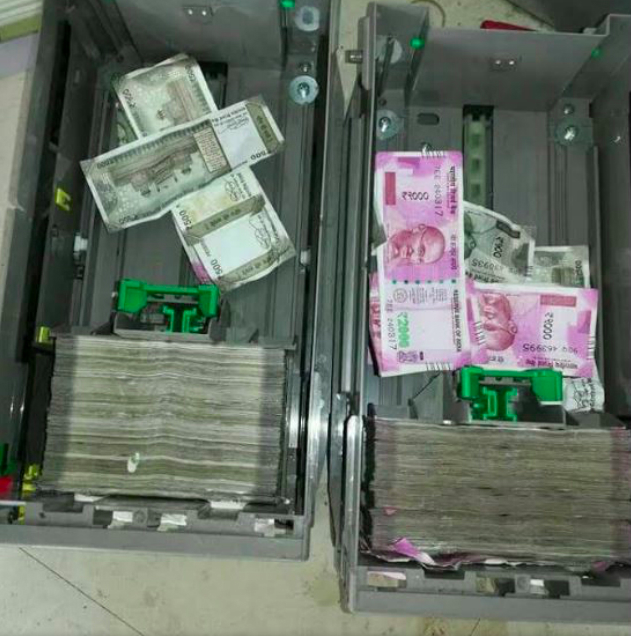 В Индии мыши залезли в банкомат и съели там все деньги