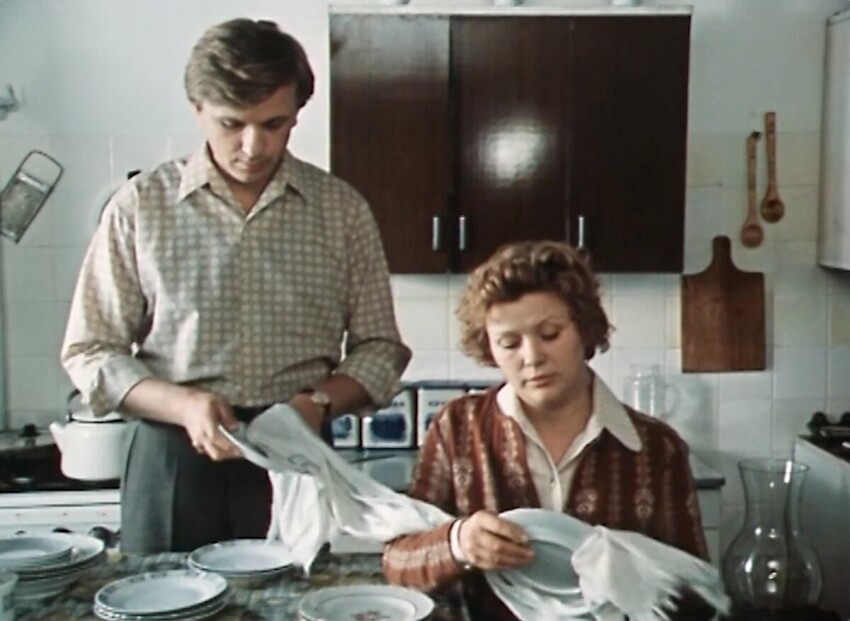 Как выглядела квартира советской матери-карьеристки в фильме «По семейным обстоятельствам» идеи для дома,интерьер и дизайн,кино