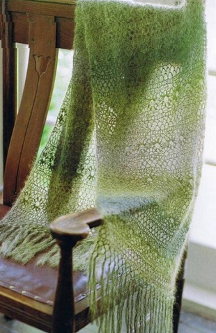 Вязанный палантин